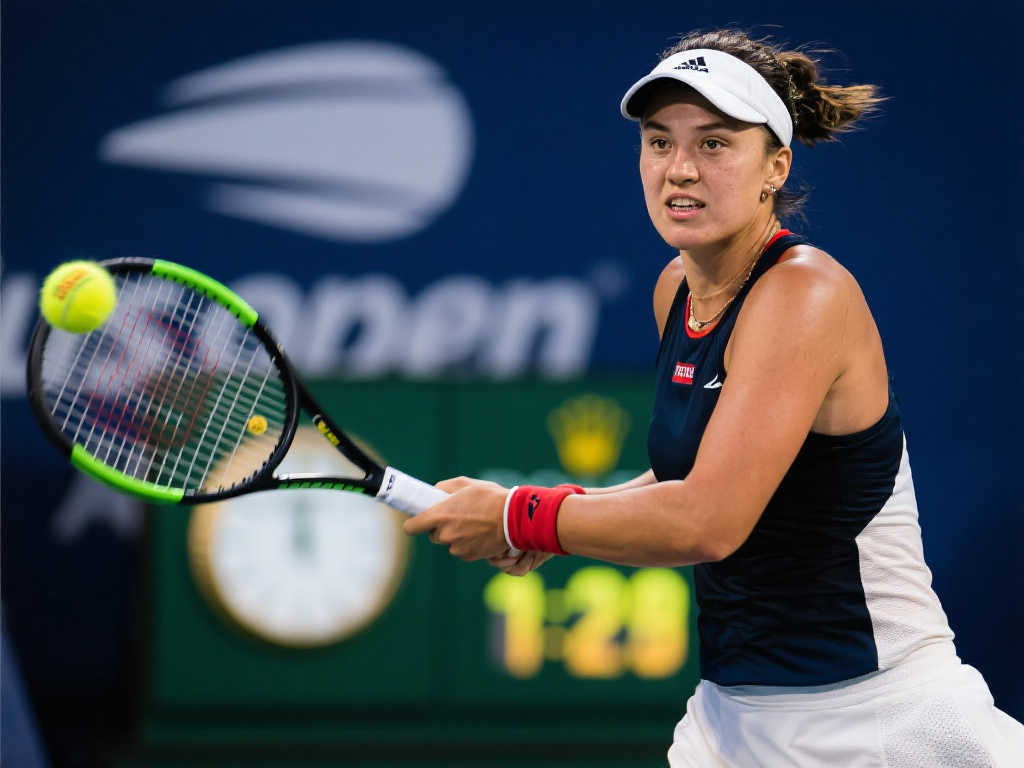 郑钦文佩戴护肘征战澳网：期待挑战并击败萨巴伦卡